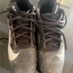 Nike boys football cleats size 4
